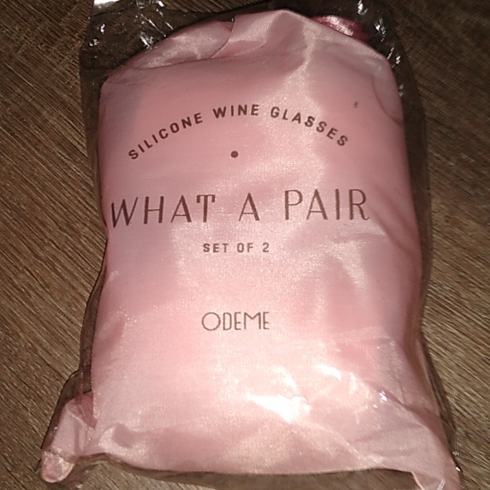 Odeme set of two pink silicone wine glasses